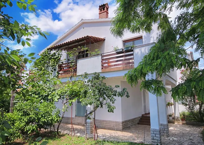 Cukon Holiday Home